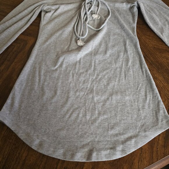 Patty Boutik Women's LS Gray Shirt Size (S) Slimfit V-Neck w/Cord Tie Closure - Picture 2 of 9